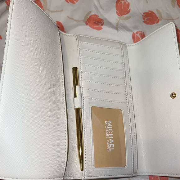 Michael Kors Jet Set Checkbook Wallet - Picture 3 of 3